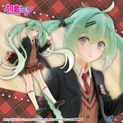 Preppy Hatsune Miku Fashion Figure Prize Figure by Taito (07/2025) - Mandorama [src:https://tokutame.net/wp-content/uploads/2025/06/prize-202507-hatsunemiku-taito3.webp]