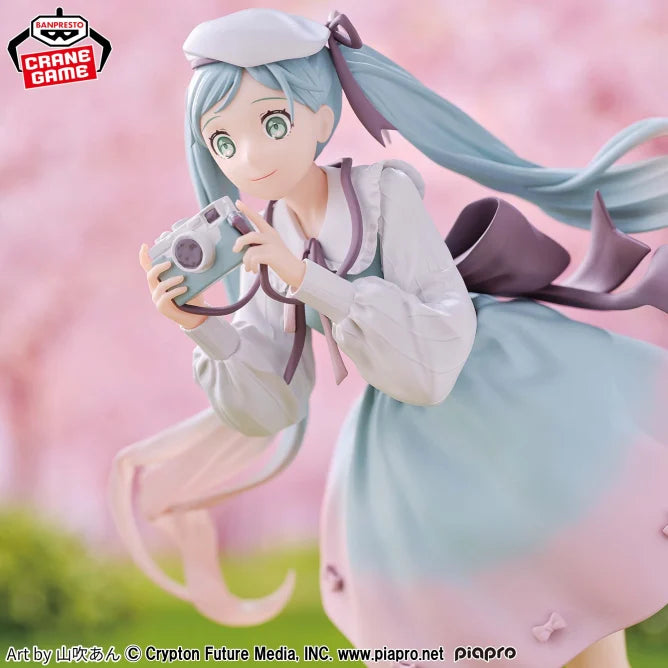 カメラ Hatsune Miku Holiday Memories Prize Figure by Banpresto (03/2025) - Mandorama [src:https://figisland.net/wp-content/uploads/2025/02/s01011615047935.webp]