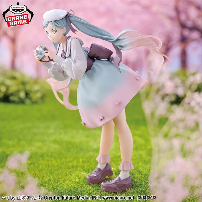 カメラ Hatsune Miku Holiday Memories Prize Figure by Banpresto (03/2025) - Mandorama [src:https://figisland.net/wp-content/uploads/2025/02/s01011615047938.webp]