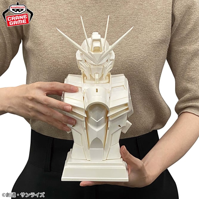 Rising Freedom Gundam Mobile Suit Gundam SEED FREEDOM G-Ceramical Prize Figure by Banpresto - Mandorama [src:https://figisland.net/wp-content/uploads/2025/02/s01011615048042.jpg]