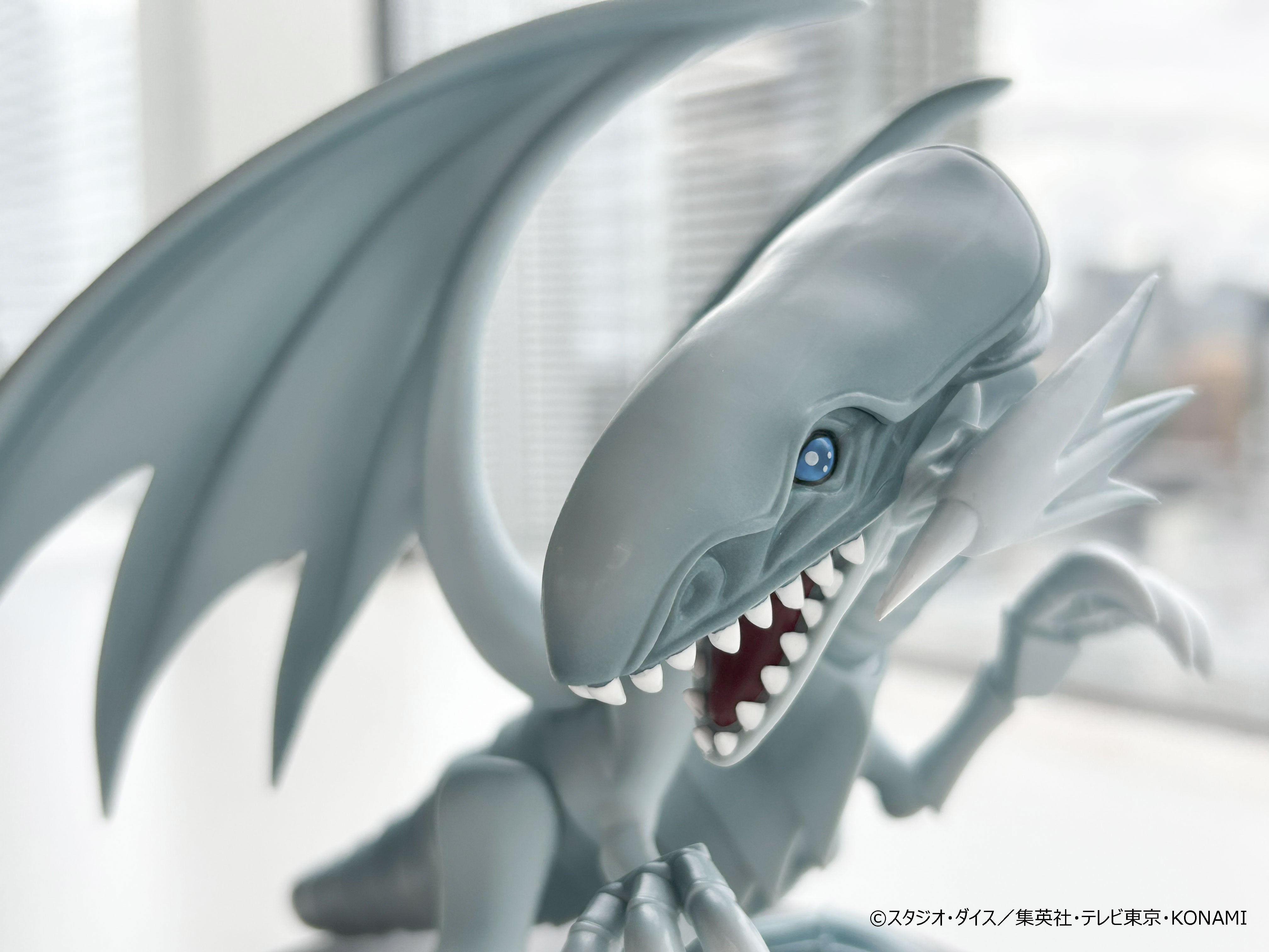 Blue-Eyes White Dragon Yu-Gi-Oh! Prize Figure by Konami - Mandorama