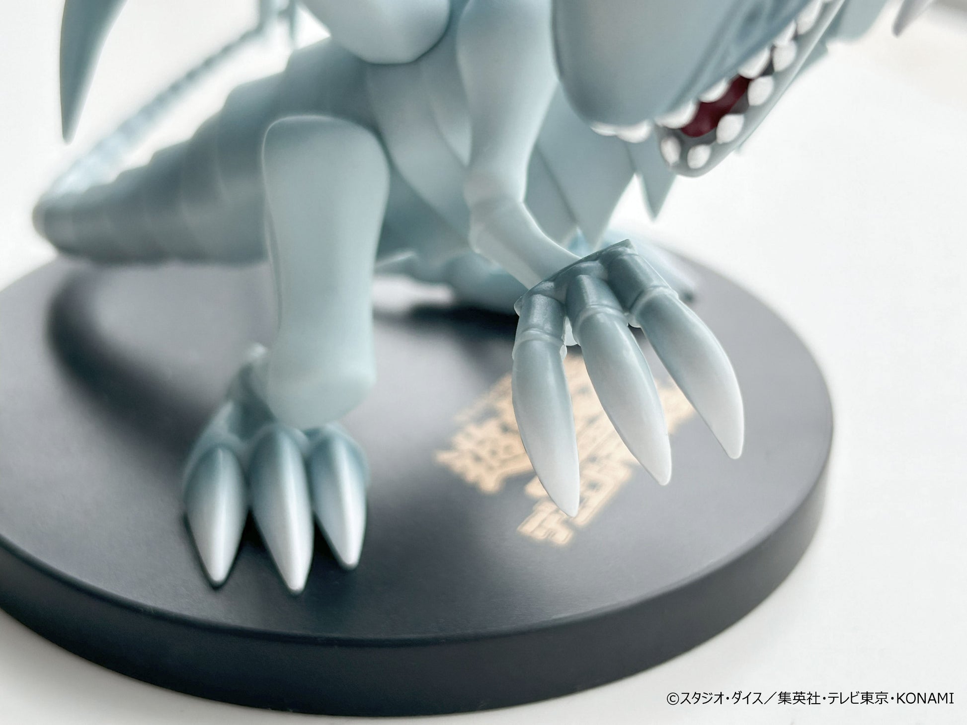 Blue-Eyes White Dragon Yu-Gi-Oh! Equal Arts Prize Figure by Konami - Mandorama [src:https://figisland.net/wp-content/uploads/2025/08/s01011615052152.jpg]
